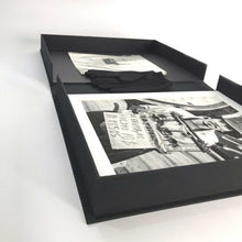 Cargar imagen en el visor de la galería, Edición giclée 35 X 45 cm. de 10 pz en estuche tipo almeja
